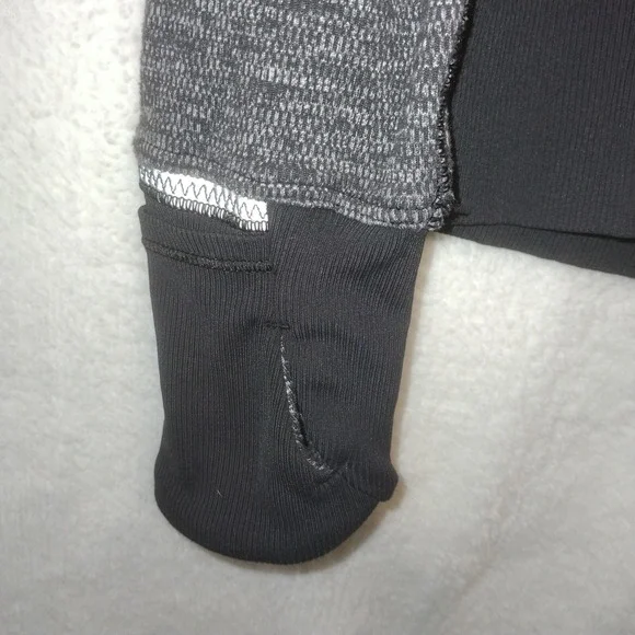 Lululemon 6 Base Runner 1/2 Zip Heathered Charcoal Gray Black Thumb Holes L-Slv - Picture 8 of 13